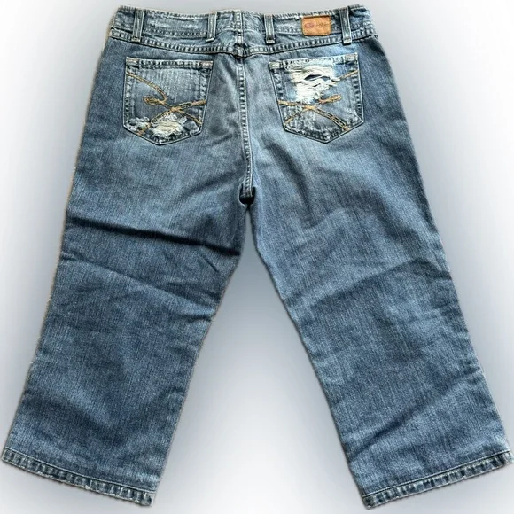 BKE Blue Ankle Cropped Capris  Distressed Casual - Picture 2 of 7
